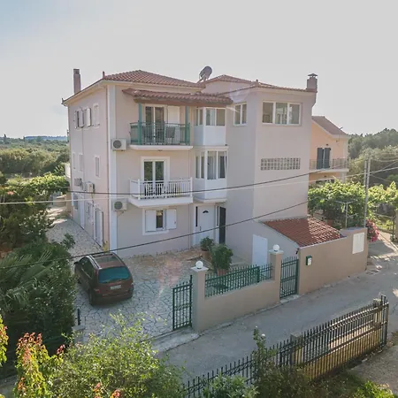 Apartment Dimitra's House *